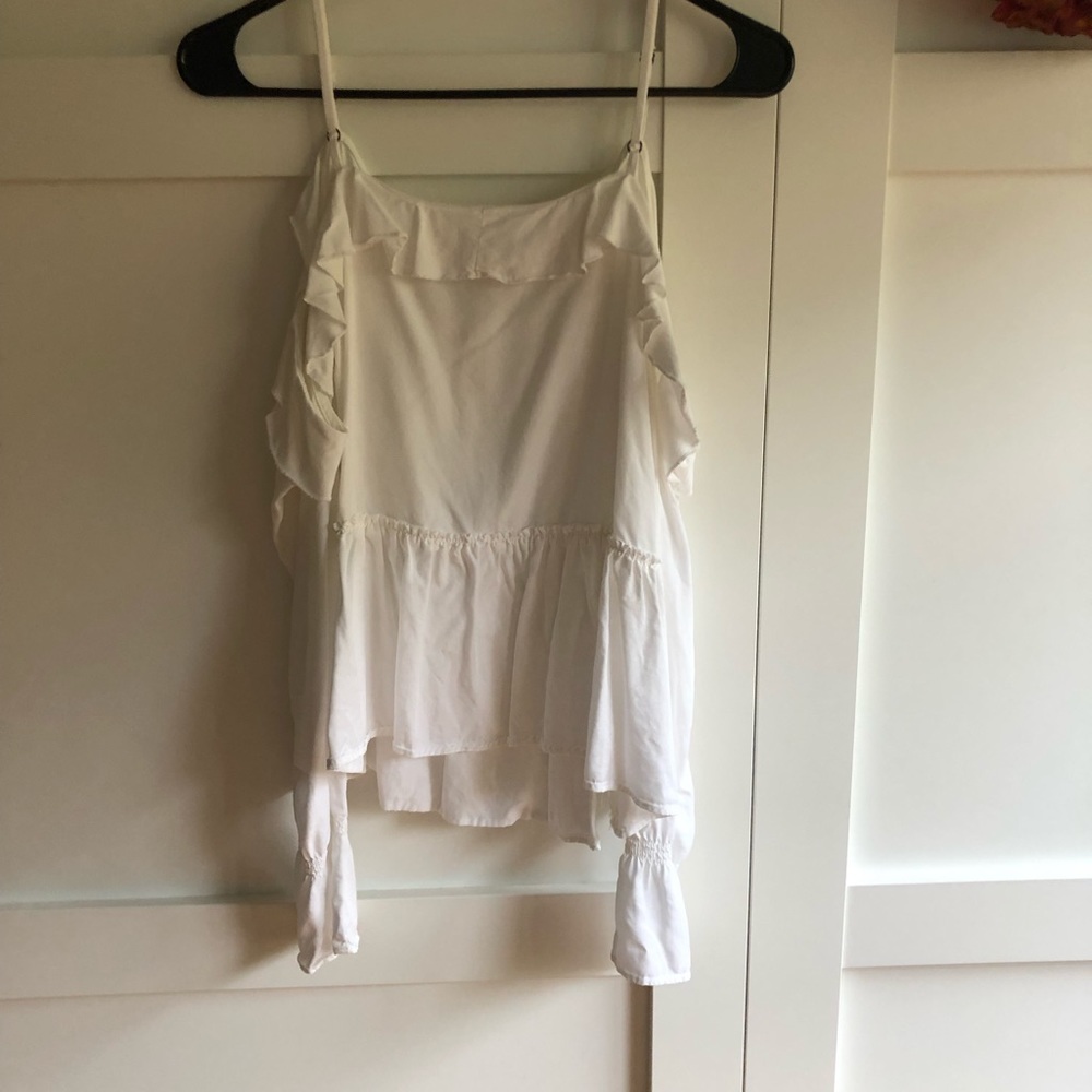 Whiite blouse - Picture 2 of 4